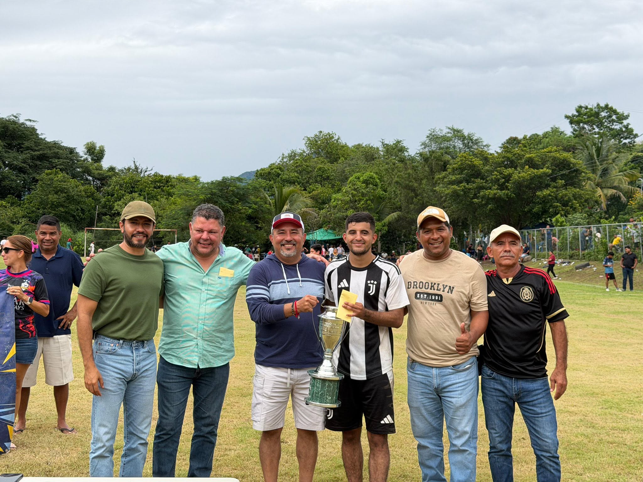 Actividad deportiva y de convivencia comunitaria en Colima